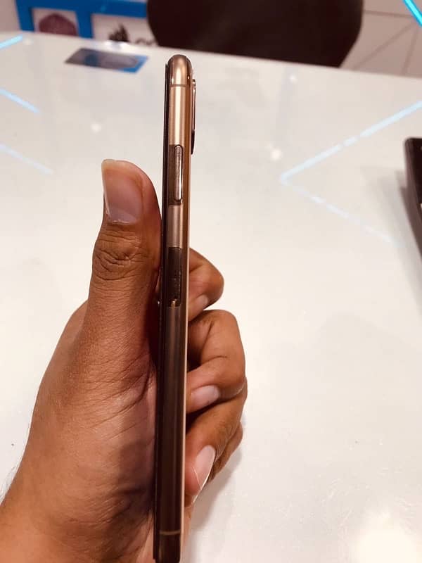 I phone xs max pta approved 4