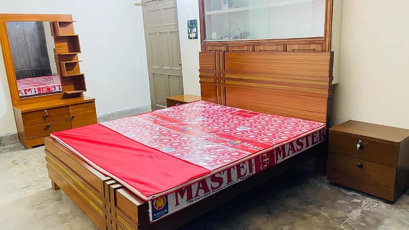 King Size Bed with Side Tables/Dressing 10