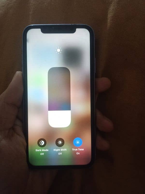 Iphone 11 64 Gb 80 health non pta front light dot or back scretch. 0