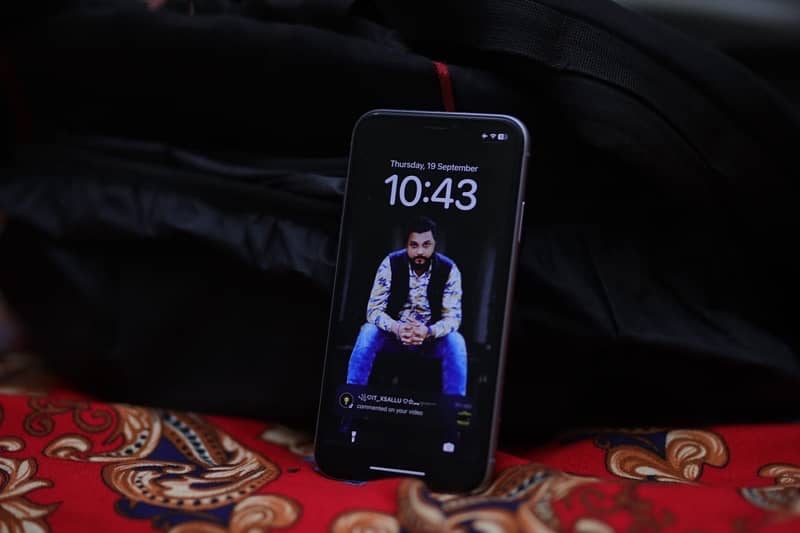 iPhone 11 factory unlock Face ID chahti ha betri service par ha 2