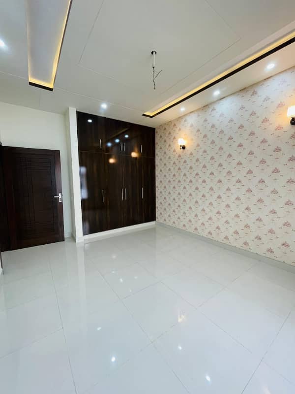 10 MARLA NEAR TO PARK HOUSE AVAILABLE FOR SALE 13