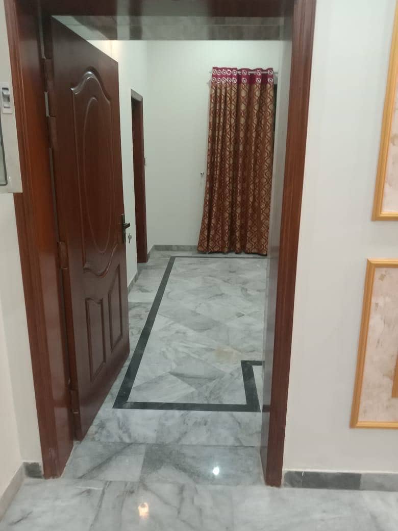 1 KANAL FURNISHED OLD BUT RENOVATED AND IN VERY GOOD CONDITION HOUSE IS AVAILABLE FOR SALE IN NFC PHASE 1 LAHORE 3