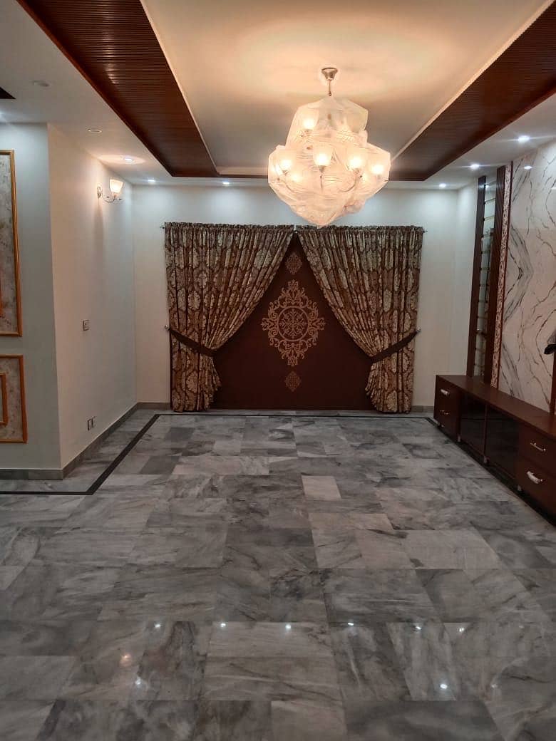 1 KANAL FURNISHED OLD BUT RENOVATED AND IN VERY GOOD CONDITION HOUSE IS AVAILABLE FOR SALE IN NFC PHASE 1 LAHORE 6