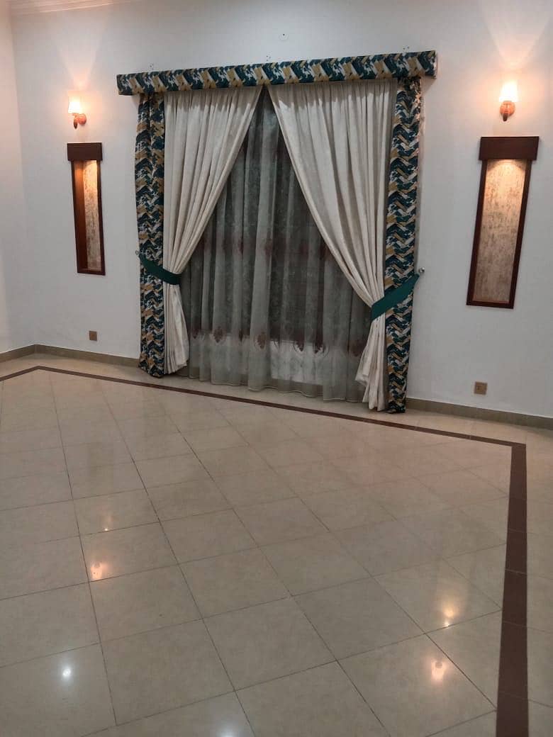 1 KANAL FURNISHED OLD BUT RENOVATED AND IN VERY GOOD CONDITION HOUSE IS AVAILABLE FOR SALE IN NFC PHASE 1 LAHORE 8