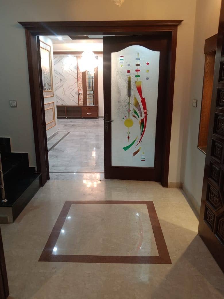 1 KANAL FURNISHED OLD BUT RENOVATED AND IN VERY GOOD CONDITION HOUSE IS AVAILABLE FOR SALE IN NFC PHASE 1 LAHORE 15