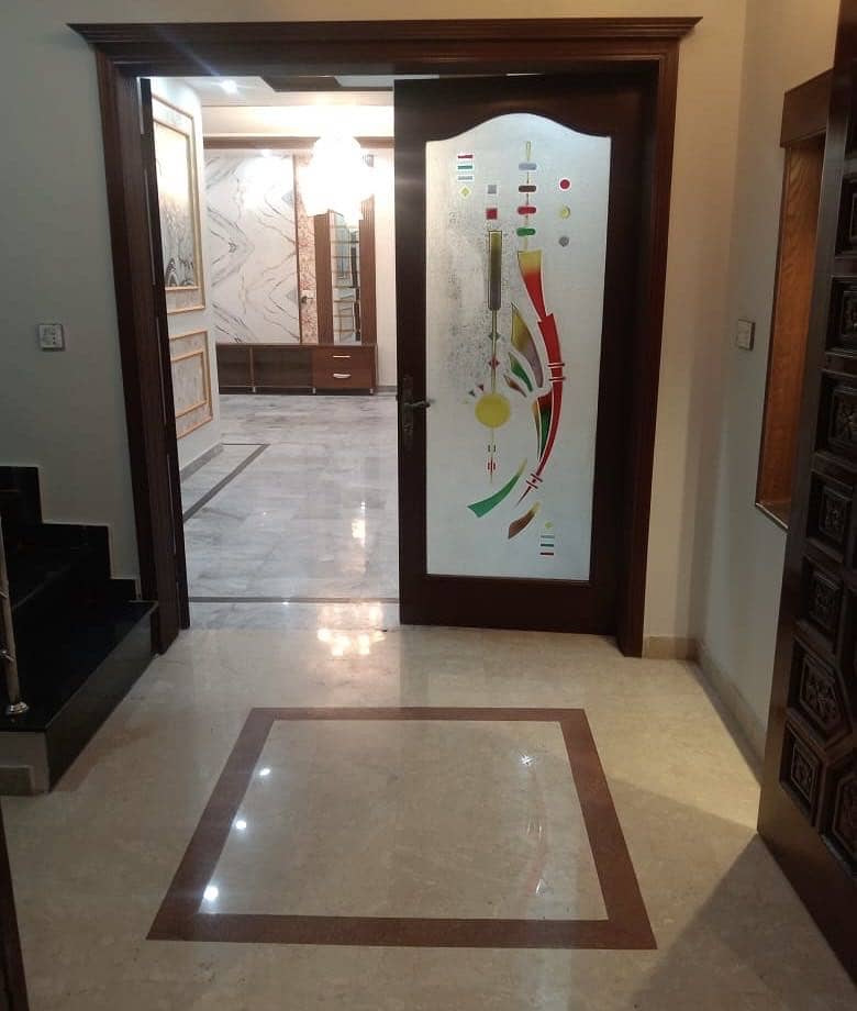 1 KANAL FURNISHED OLD BUT RENOVATED AND IN VERY GOOD CONDITION HOUSE IS AVAILABLE FOR SALE IN NFC PHASE 1 LAHORE 27