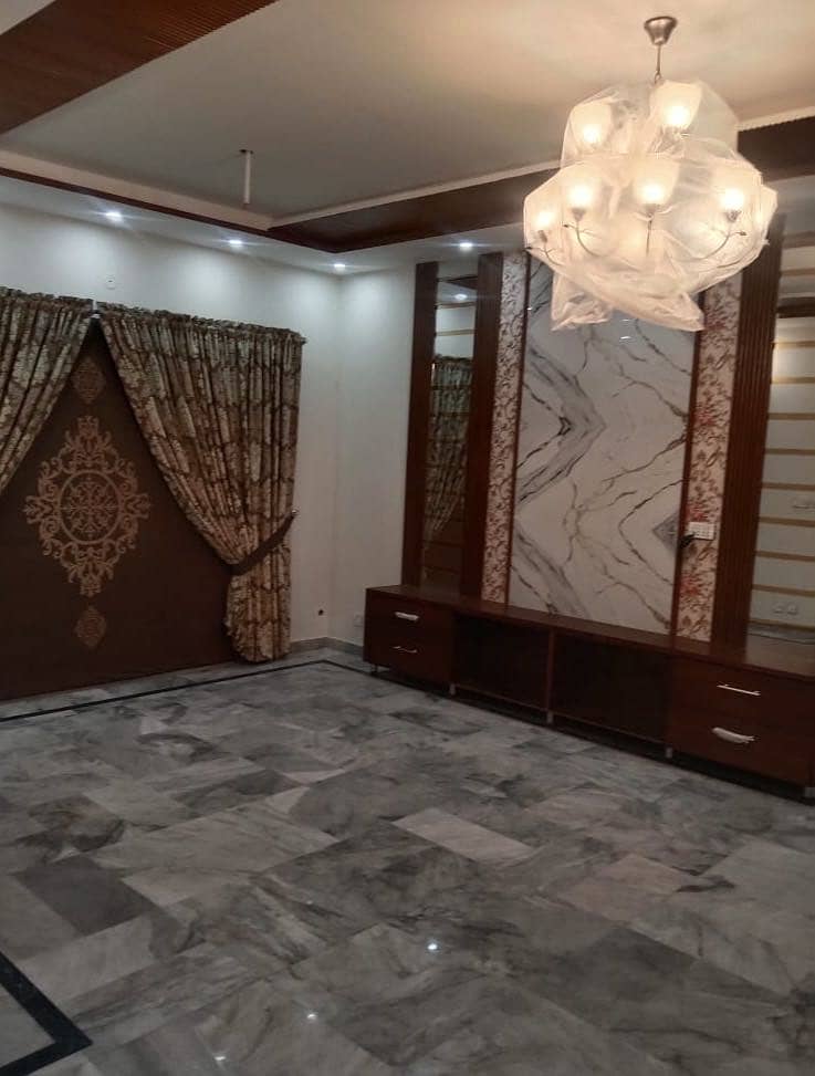 1 KANAL FURNISHED OLD BUT RENOVATED AND IN VERY GOOD CONDITION HOUSE IS AVAILABLE FOR SALE IN NFC PHASE 1 LAHORE 28