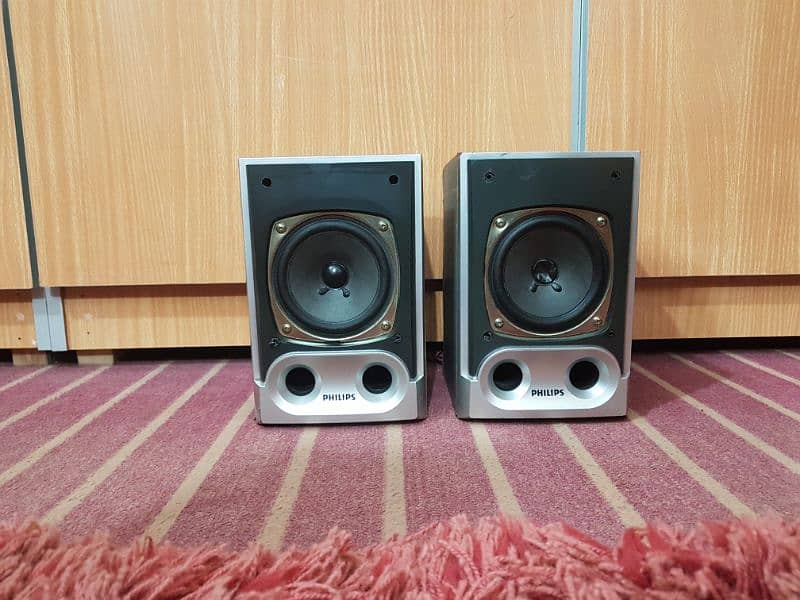 philips Bookshelf Speakers (Read Ad) 0