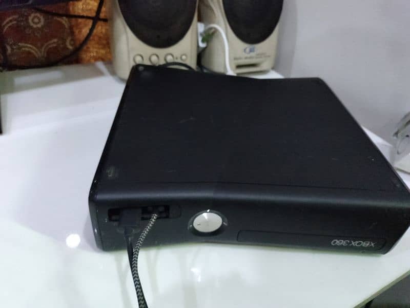 Xbox 360 with two remotes 1