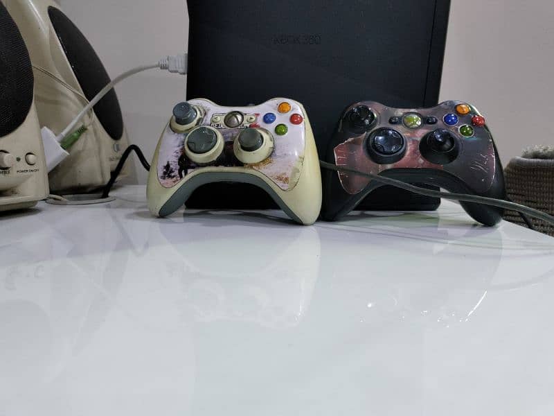 Xbox 360 with two remotes 6