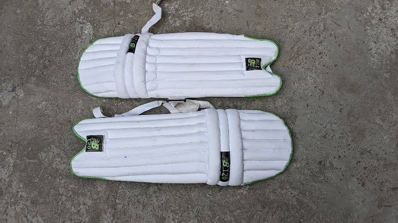 cricket pads for sale almost new 0