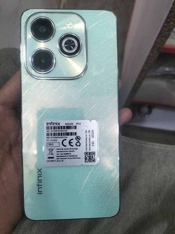 infinix Hot 40i 4 month used 10 by 10 condition box and original charg 2