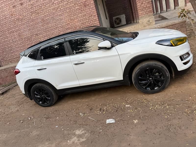 Hyundai Tucson 2022 NEW RIM TOTAL SCRATCH LESS CAR 4