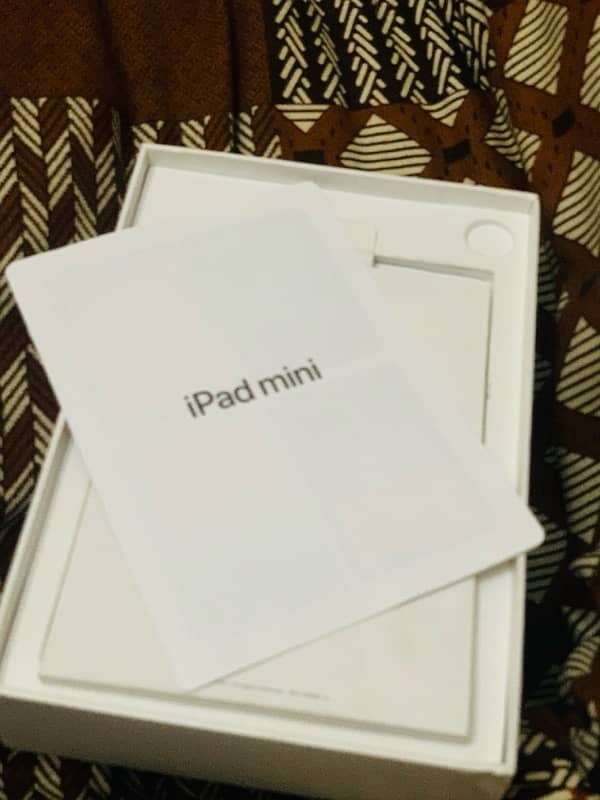 iPad mini 6  gold coler condition 10/9 64 gb 2