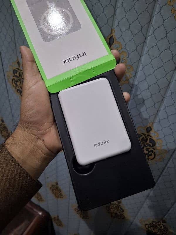 Infinix Mag Power (Wireless Chargee & powerbank) 3