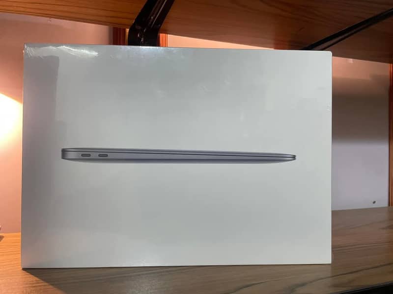 MacBook / MacBook Air M1 / MGN63LL/A Air M1 / 8/256GB 0