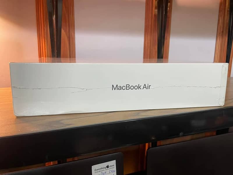 MacBook / MacBook Air M1 / MGN63LL/A Air M1 / 8/256GB 2