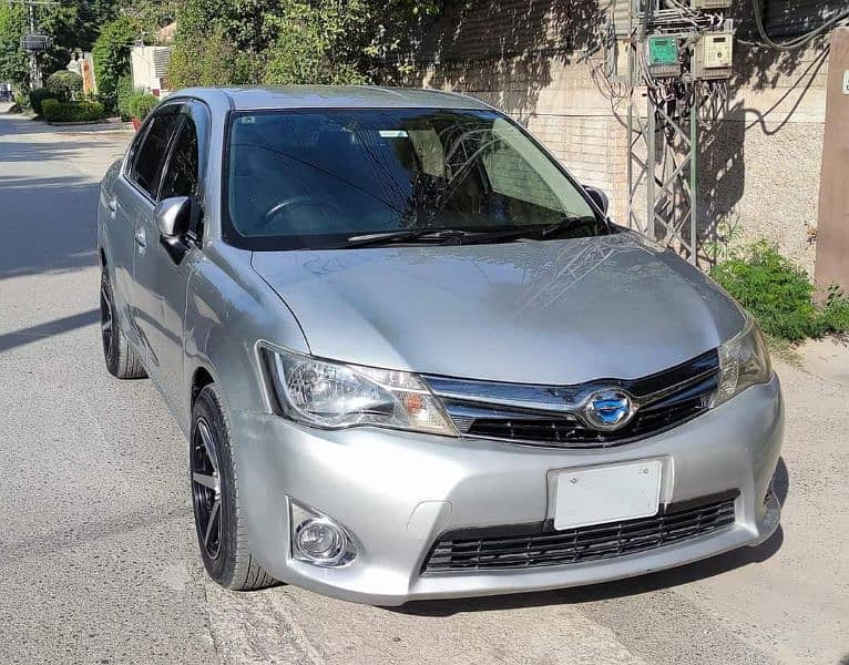 Toyota Corolla Axio Hybrid 2013 0