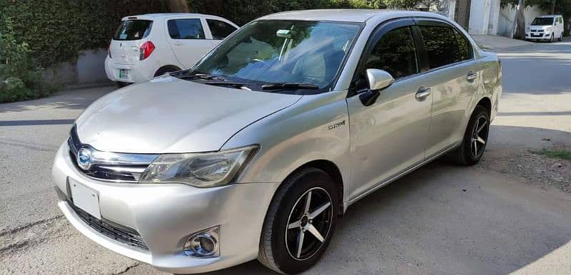 Toyota Corolla Axio Hybrid 2013 2