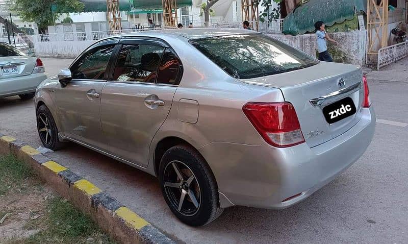 Toyota Corolla Axio Hybrid 2013 3