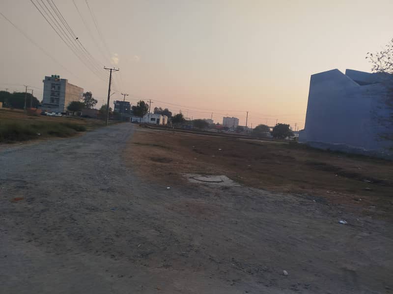 Beautiful 10 Marla Corner AWT Phase 2 Near SUI Gas phase 2 raiwind Road lahore 2