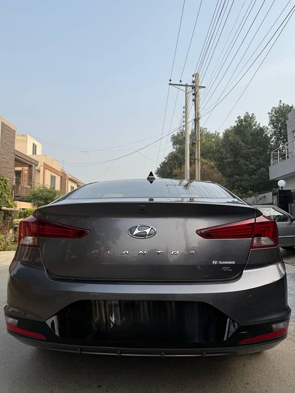 Hyundai Elantra 2022 3