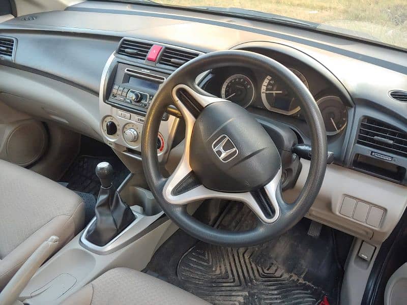 Honda city 2016 manual good condition genuine Car First owner ISB. 2