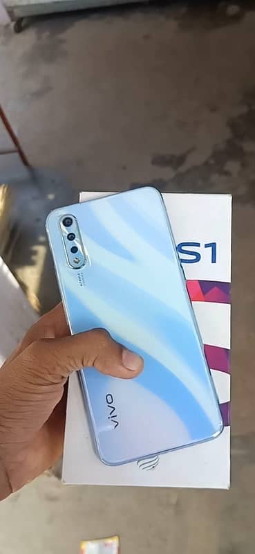 vivo s1 with box 2