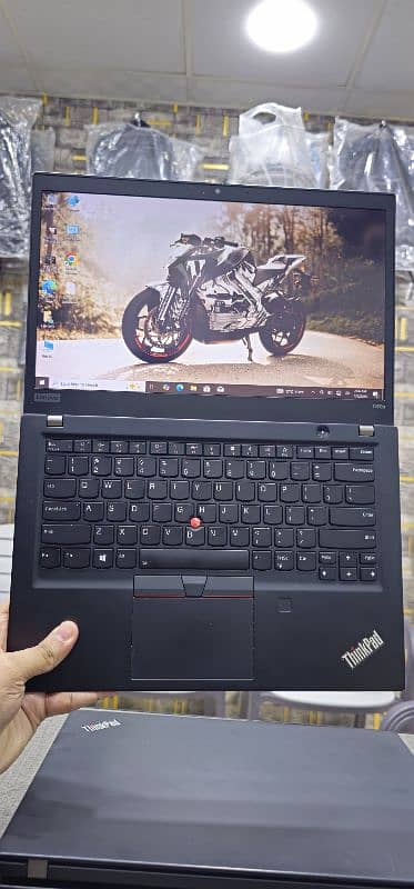 Lenovo T490s Core i7 8th generationTouch 5