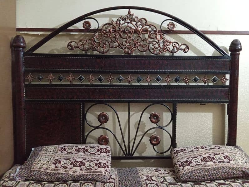 Iron Bed & Dressing Table 0