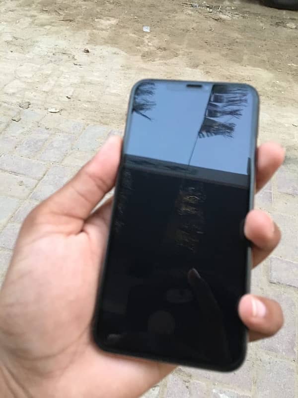 i phone Xs Max 64 gb 77 battery health exchange possibel 6