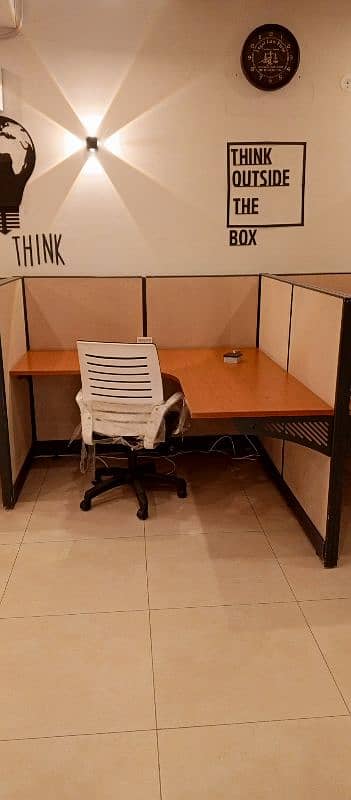 Office Tabel Cabin 3