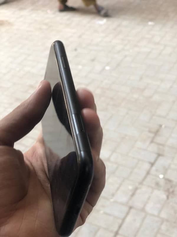 iphone xr 10/10 condition 3