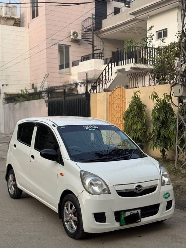 Daihatsu Mira 2011 2