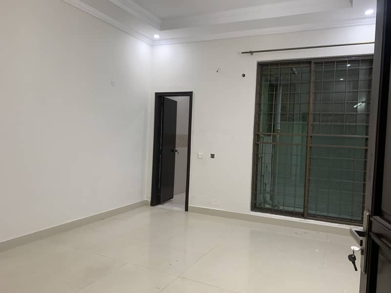 12 marla house for sale in Johar Town block p  Semi commercial (0rignal pictures) Hot location  Tile flooring  Double kitchen unit Hot location  Main apporced 6