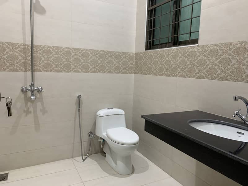 12 marla house for sale in Johar Town block p  Semi commercial (0rignal pictures) Hot location  Tile flooring  Double kitchen unit Hot location  Main apporced 10