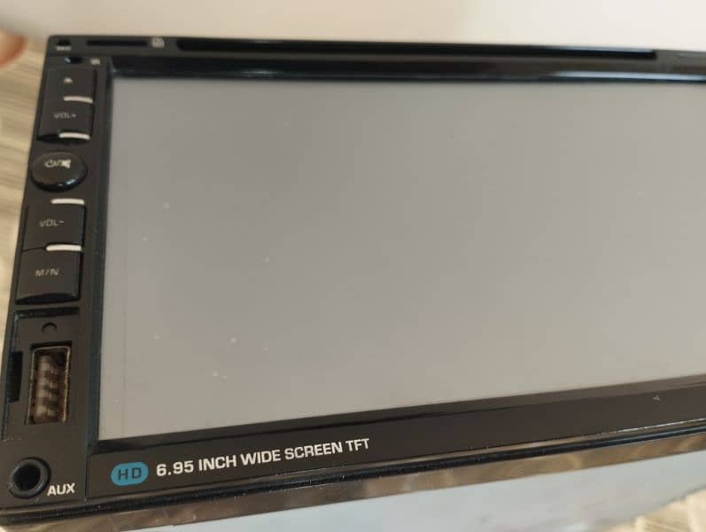 Car DVD Player 7 inch Touch LCD with Remote 2