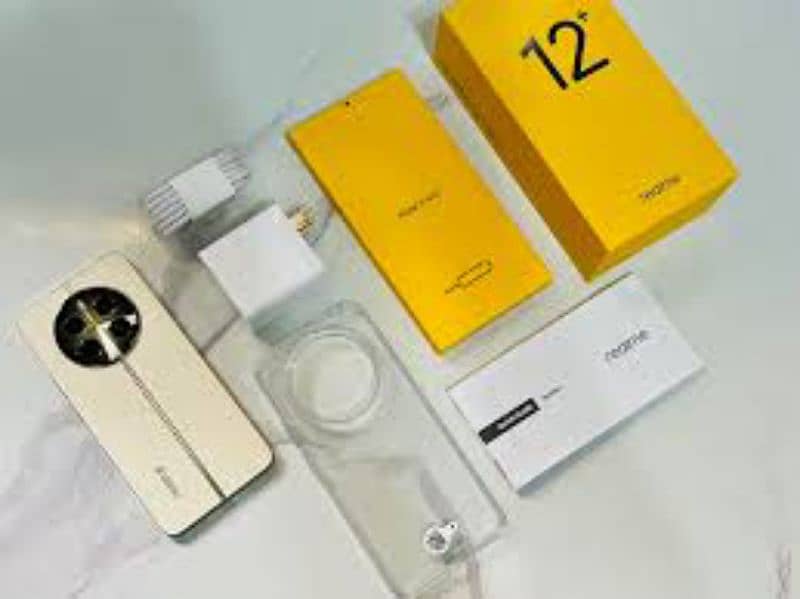 REALME 12+5G   8+256 with box orgnal charger 0