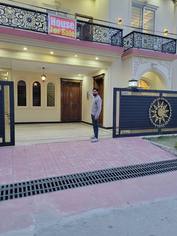 10 Marla very good place very beautiful hot location house for sale in San garden near Soan Main Gate 3