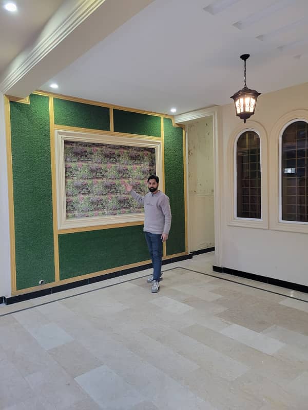 10 Marla very good place very beautiful hot location house for sale in San garden near Soan Main Gate 5