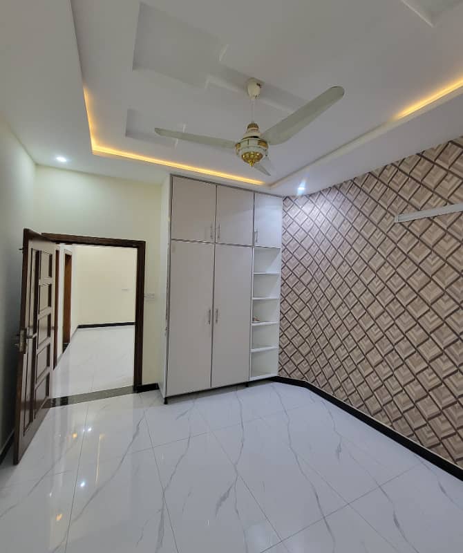 10 Marla very good place very beautiful hot location house for sale in San garden near Soan Main Gate 12