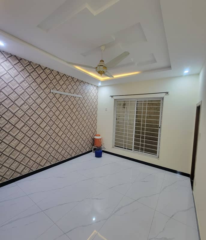 10 Marla very good place very beautiful hot location house for sale in San garden near Soan Main Gate 14