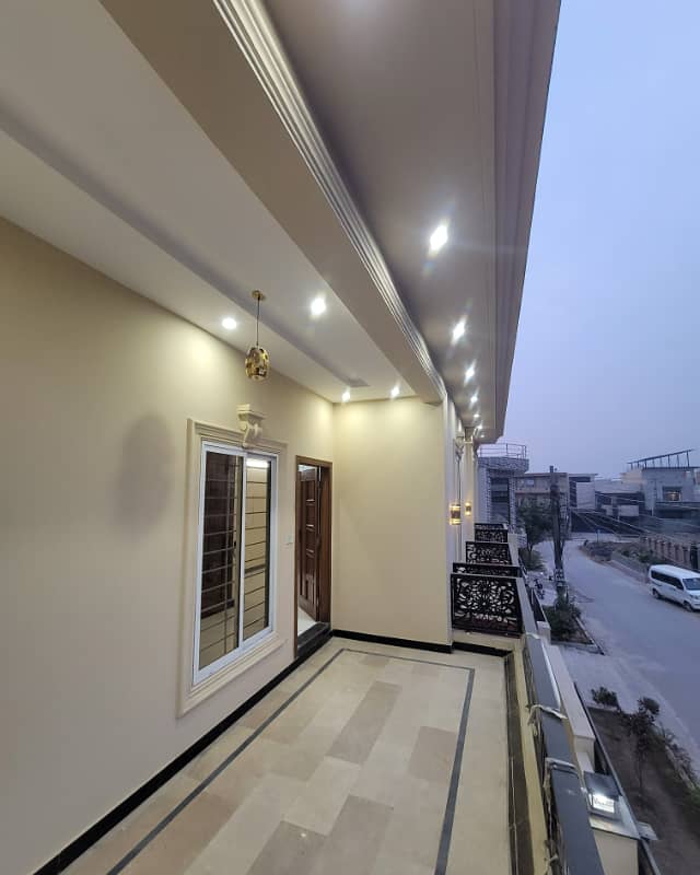 10 Marla very good place very beautiful hot location house for sale in San garden near Soan Main Gate 22