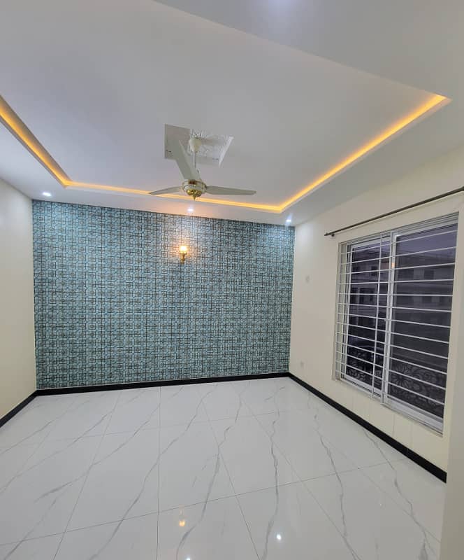 10 Marla very good place very beautiful hot location house for sale in San garden near Soan Main Gate 23