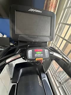 Life Fitness Discover SE3 HD Commercial Treadmill