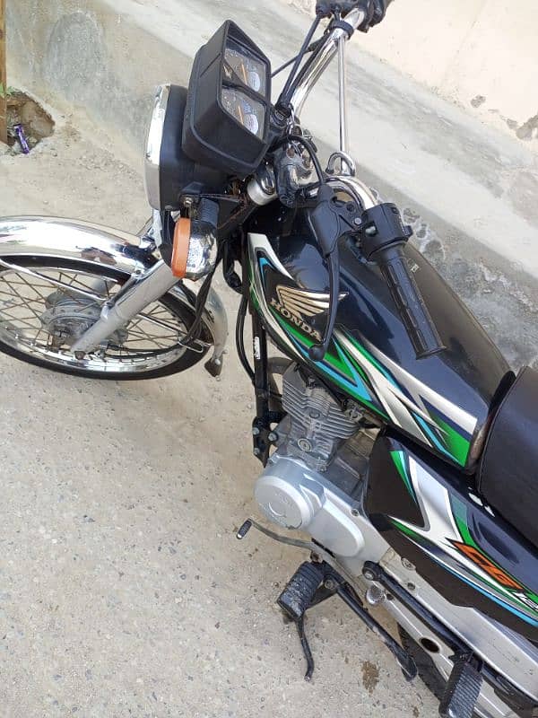 Honda 125 genuine condition Karachi no black 1