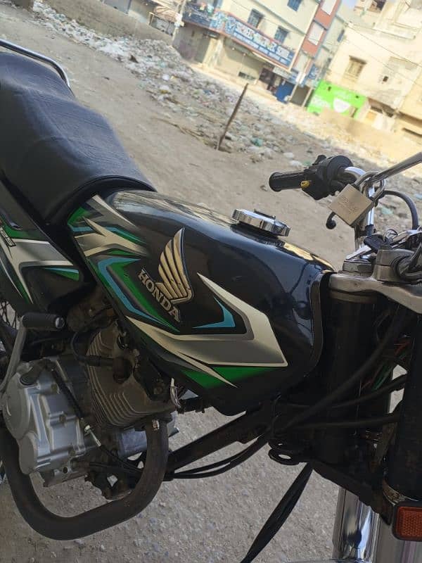 Honda 125 genuine condition Karachi no black 4