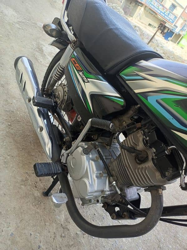 Honda 125 genuine condition Karachi no black 5