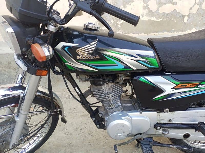 Honda 125 genuine condition Karachi no black 8