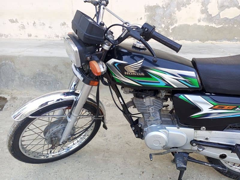 Honda 125 genuine condition Karachi no black 10